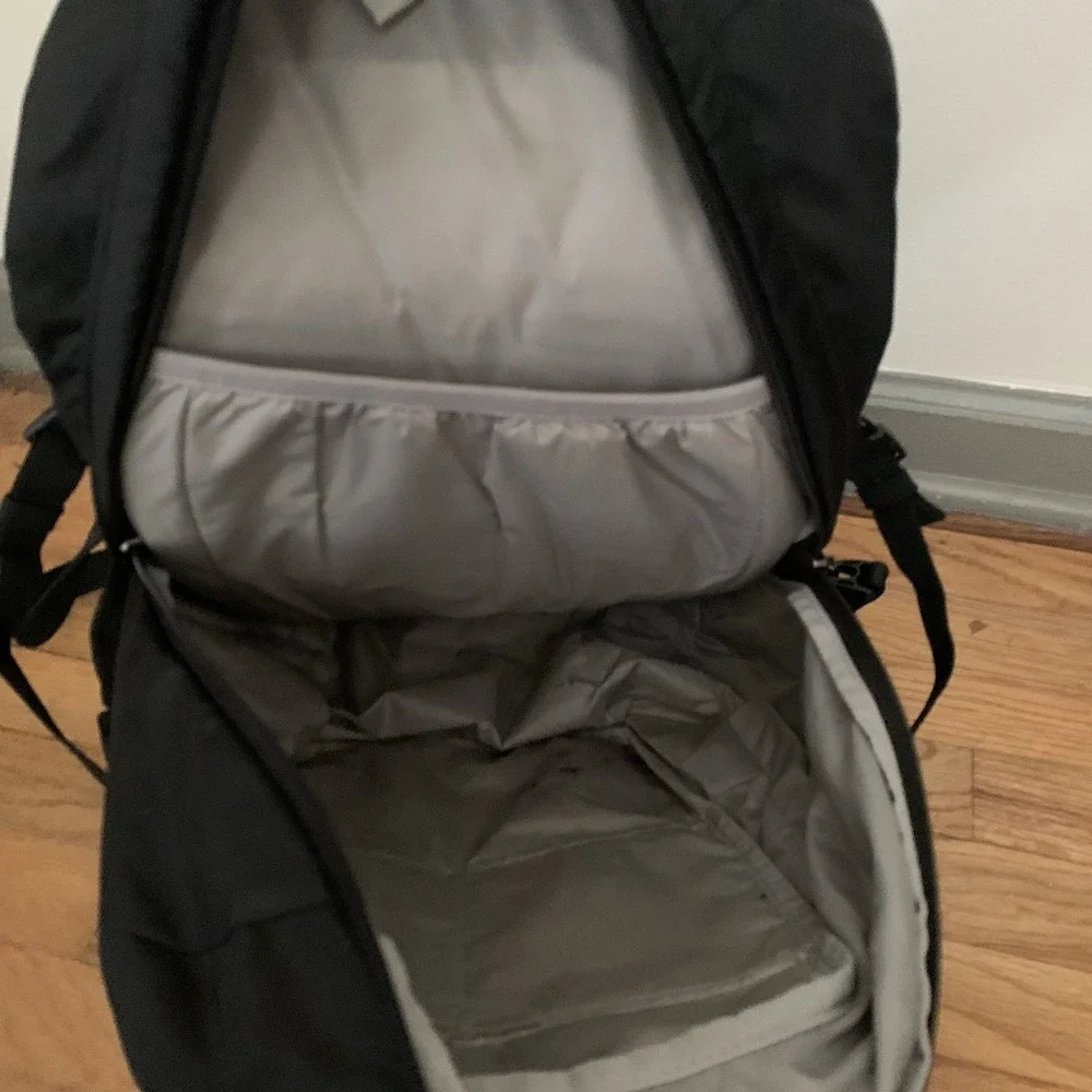 Pac-safe Venturesafe 25L GII Black Backpack